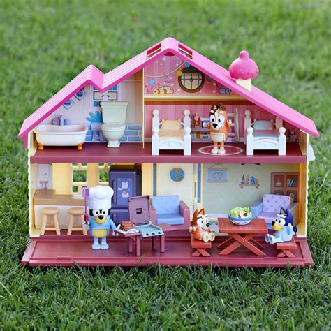 Bluey Mega toy house with 4 figures - YouLoveIt.com