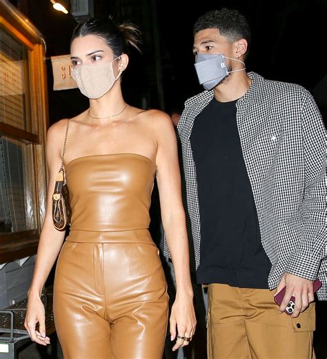 Kendall Jenner, Devin Booker Hold Hands During NYC Date: Pics