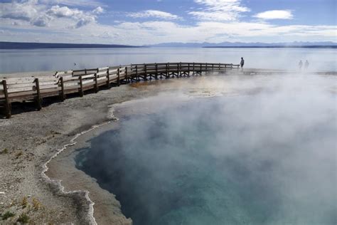 Yellowstone Lake, Yellowstone National Park USA - Apple 101°