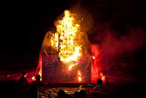 China's ghost festival - Photo 10 - CBS News