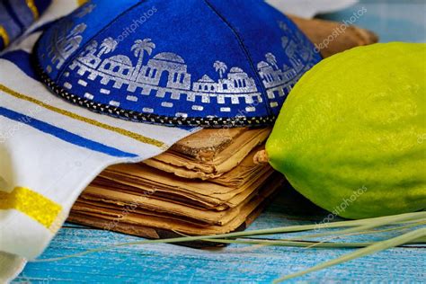 Festival de símbolos religiosos judíos de Sukkot símbolos tradicionales Etrog, lulav, hadas ...