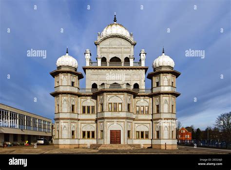 Guru nanak gurdwara hi-res stock photography and images - Alamy