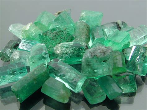 Crystals and Gemstones: About Emerald Benefits - The preservers of love ...