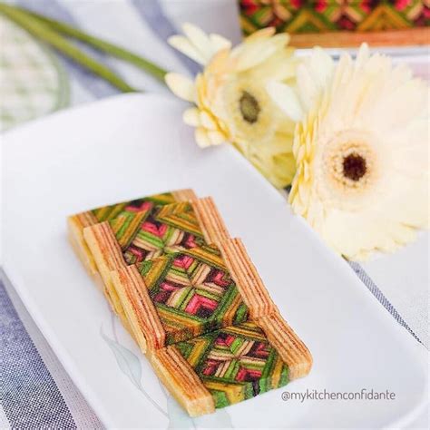 Malaysian Cakes Called 'Kek Lapis Sarawak' Look Like Kaleidoscopes