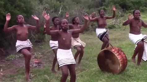 The Ndebele tribal girls dance - YouTube