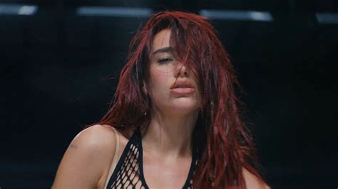 Dua Lipa lleva el pop de nuevo a lo más alto con el videoclip de Houdini