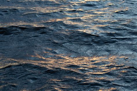 Dark Water Waves Royalty-Free Stock Photo