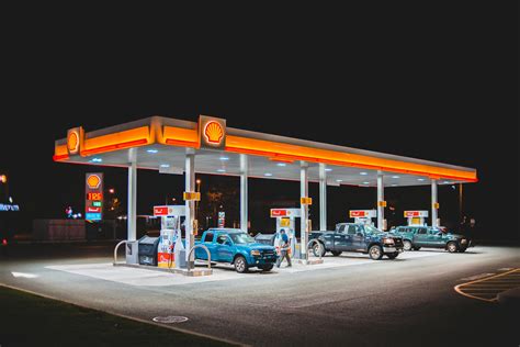 Cars refueling on gas station · Free Stock Photo