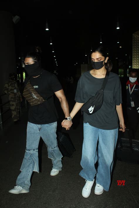 Deepika Padukone And Ranveer Singh Spotted Airport HD Gallery - Social ...