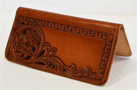 Collier Custom Leatherwork