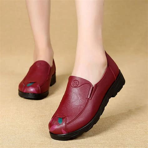 Comfortable ethnic shoes Middle aged and elderly shoes Anti skid shoes ...