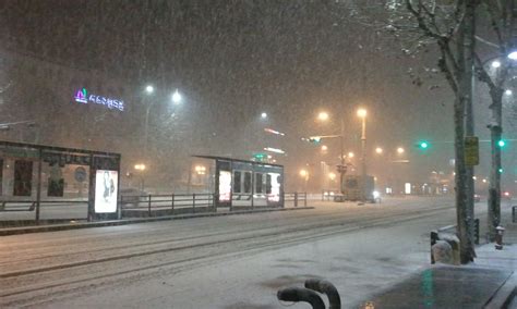 snowing street in Seoul, Korea Seoul Korea, Cooler Weather, Snow ...