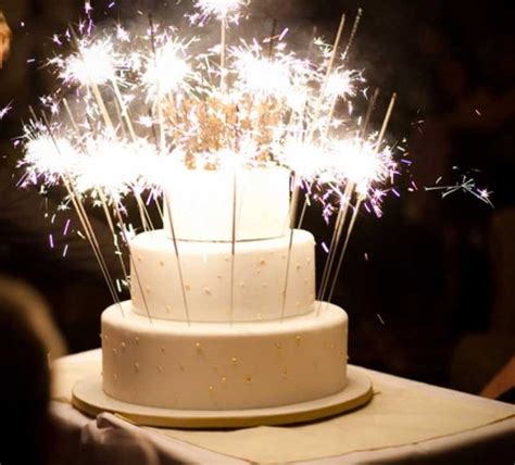 Beautiful sparkler cake! More Labor Day Wedding, Nye Wedding, July ...