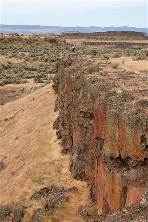 Columbia National Wildlife Refuge Area Frog Lake Trail Lava And Basalt Cliffs