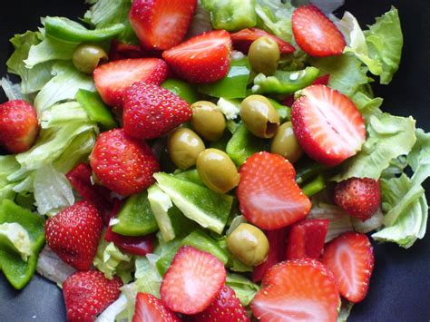 RAWk Me!: Strawberry Lettuce Salad