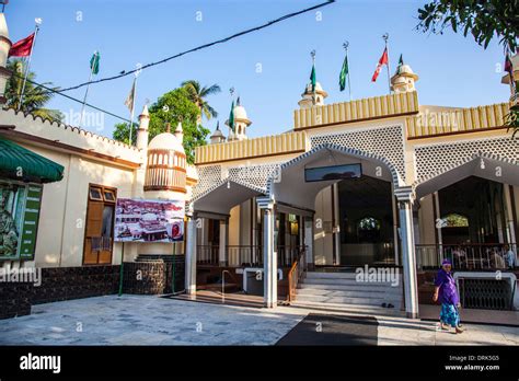 Tomb of Bahadur Shah Zafar, the last Emperor of India, Yangon Stock ...