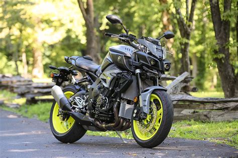 2017 Yamaha FZ-10 Review - Asphalt & Rubber