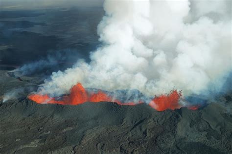 Premium Photo | Bardarbunga volcano eruption in iceland