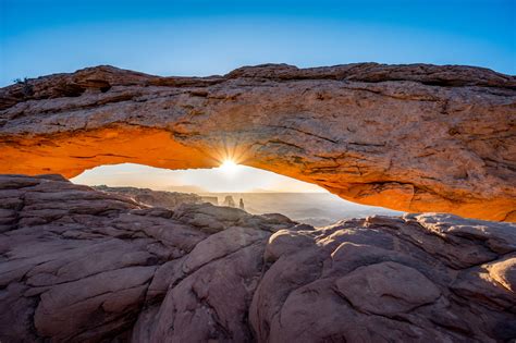 Mesa Arch at Sunrise: A Photographer's Experience - Travelffeine