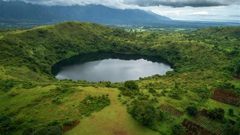 Mount Bisoke Crater Lake » Trek Africa Expeditions