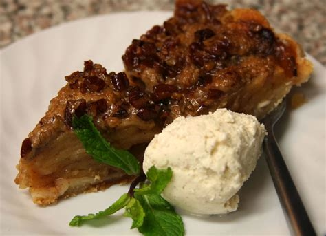 Culturally Confused: Gourmet: Pecan Streusel Apple Pie