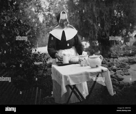 Nun habit 1930s hi-res stock photography and images - Alamy