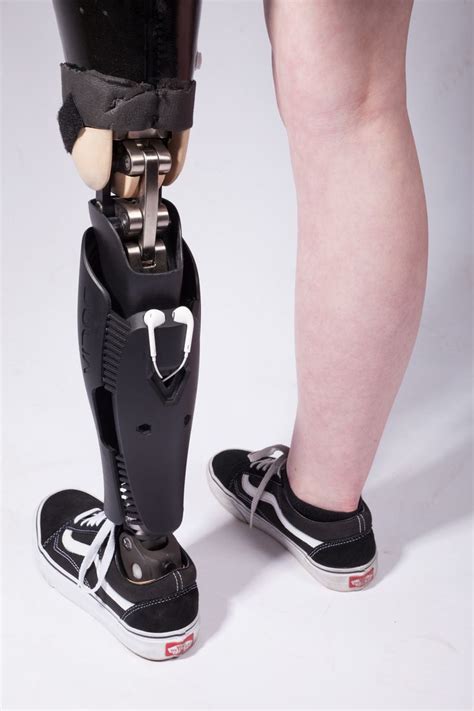 Pin by Mackeks on Prosthetics | Robot design, Wearable technology, Prosthetic leg