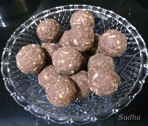 Crunchy Nachani Laadoo (Crunchy Finger Millet Laddu) | My Family Recipes