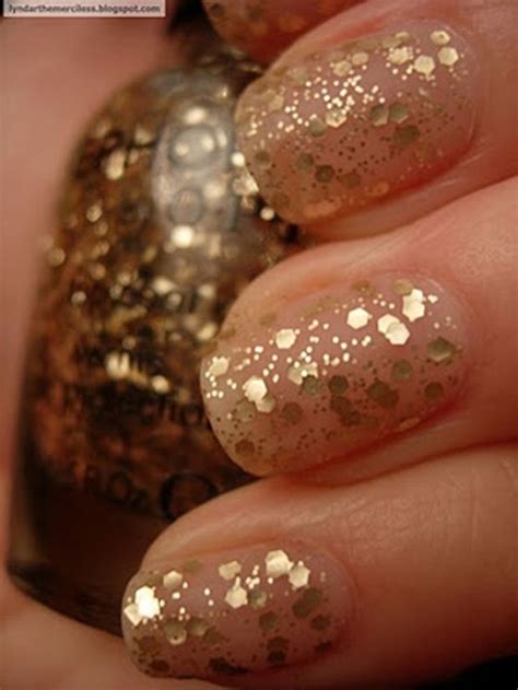 32 Beautiful Examples of Gold Glitter Nail Polish Art - World inside pictures