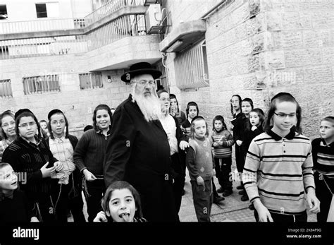 Jewish sideburns Black and White Stock Photos & Images - Alamy