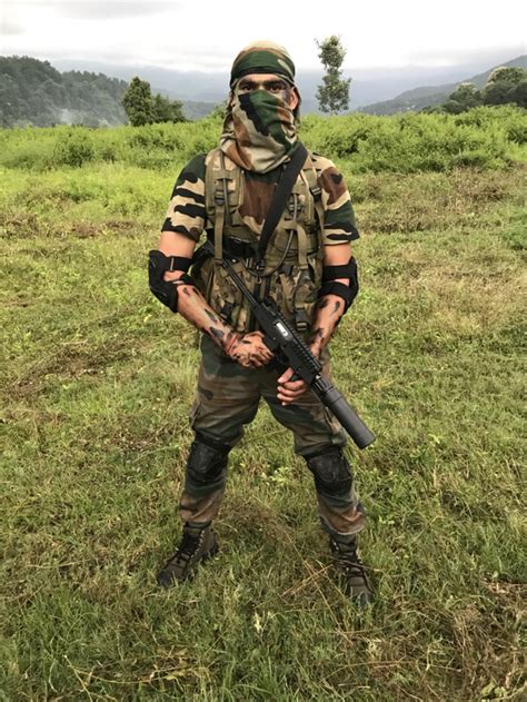 Indian Army 'Ghatak' recon / SF platoon member with Brügger & Thomet MP9 [768 x 1024] : MilitaryPorn