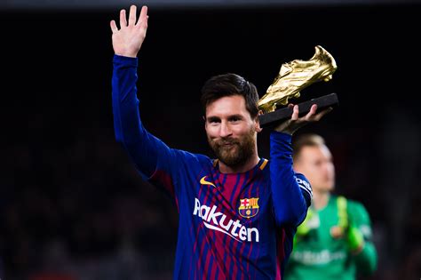 Messi presentó su bota de oro a todo el Camp Nou | Sopitas.com