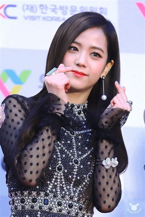 BLACKPINK Jisoo Shows Off Her Top Tier Visual In This Red Carpet Dress - Koreaboo