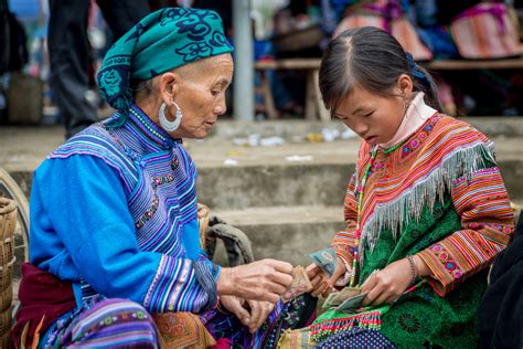 VIETNAM - HMONG HILL TRIBES - think orange