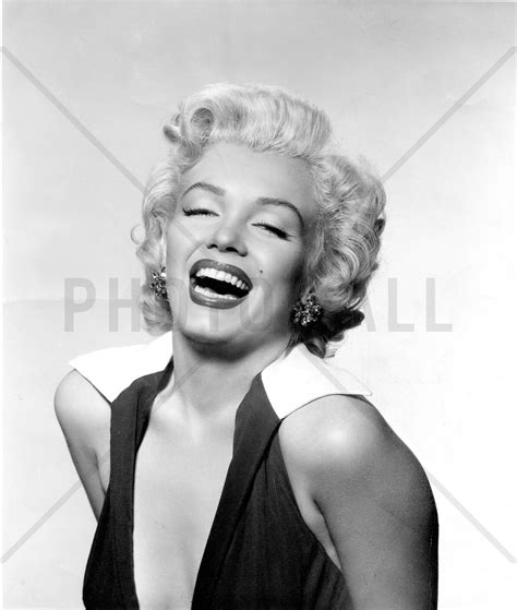 Queen of the Fifties – trendy wall mural | Marilyn monroe portrait, Marilyn monroe photos ...