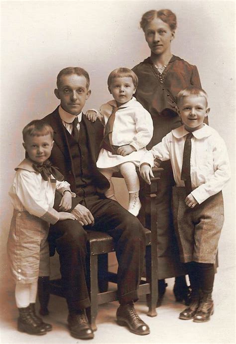 Vintage family - free (I like for my project) | Vintage photography, Vintage family photos ...