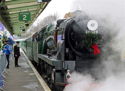 Catch Swanage Railway’s Polar Express at a discount – Swanage News