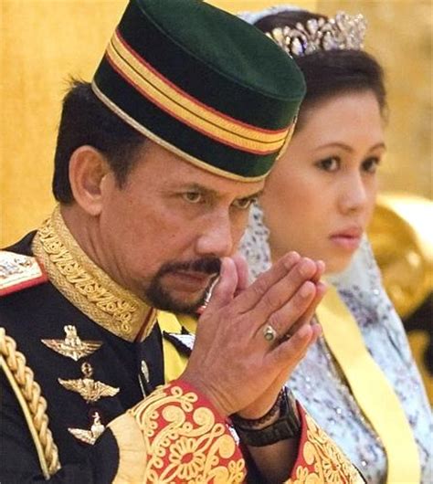 Sultan Hassanal Bolkiah with his wife Azrinaz Mazhar Hakim in 2006