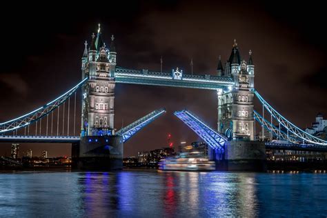 Tower Bridge - najsłynniejszy most w Londynie - SmartAge.pl