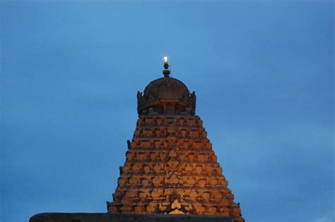 Brihadeeswarar Temple Facts, History & Location - Tamilnadu,