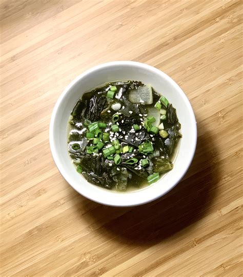 Iron Rich Simple Vegan Seaweed Soup in 10 minutes - Explore with Nora