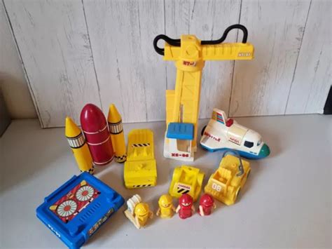 VINTAGE PLAYMATES TOY NASA Space Rocket Launch Pad Figures Vehicles ...