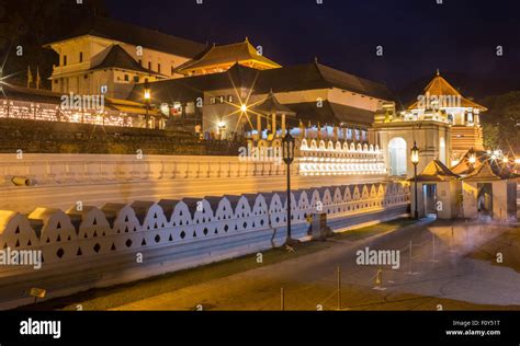 Temple of the Tooth Stock Photo - Alamy