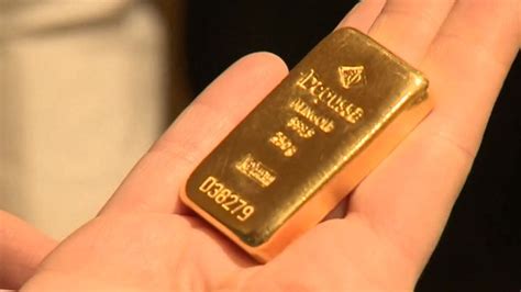 The London high street shop where you can buy gold bars - BBC News