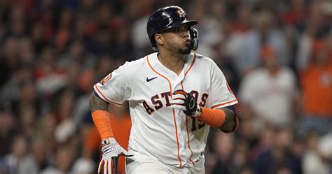 Report: Astros' Martín Maldonado Playing with Broken Hand Injury in ...