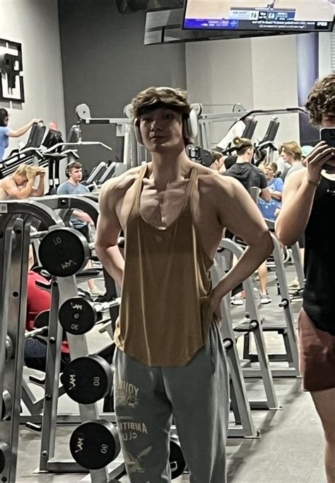 X spotted at the gym with sinatraa, (Our Juicelord Grinds On The Gym Off Cam😼) : xqcow