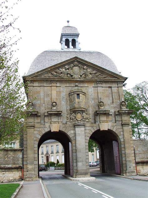 Langres City Walls (Langres) | Structurae