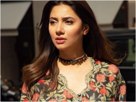 Mahira Khan पाकिस्तानी सीरीज 'सदके तुम्हारे' से इंडियन स्क्रीन पर ...