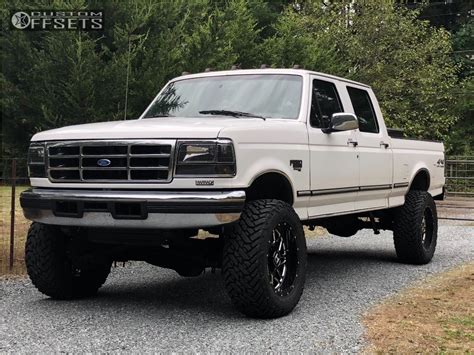 1997 Ford F-250 Hostile Sprocket Rough Country Suspension Lift 4" | Custom Offsets