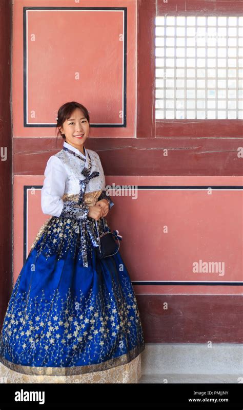 Beautiful Korean woman dressed Hanbok, Korean traditional dress, in Gyeongbokgung Palace, Seoul ...